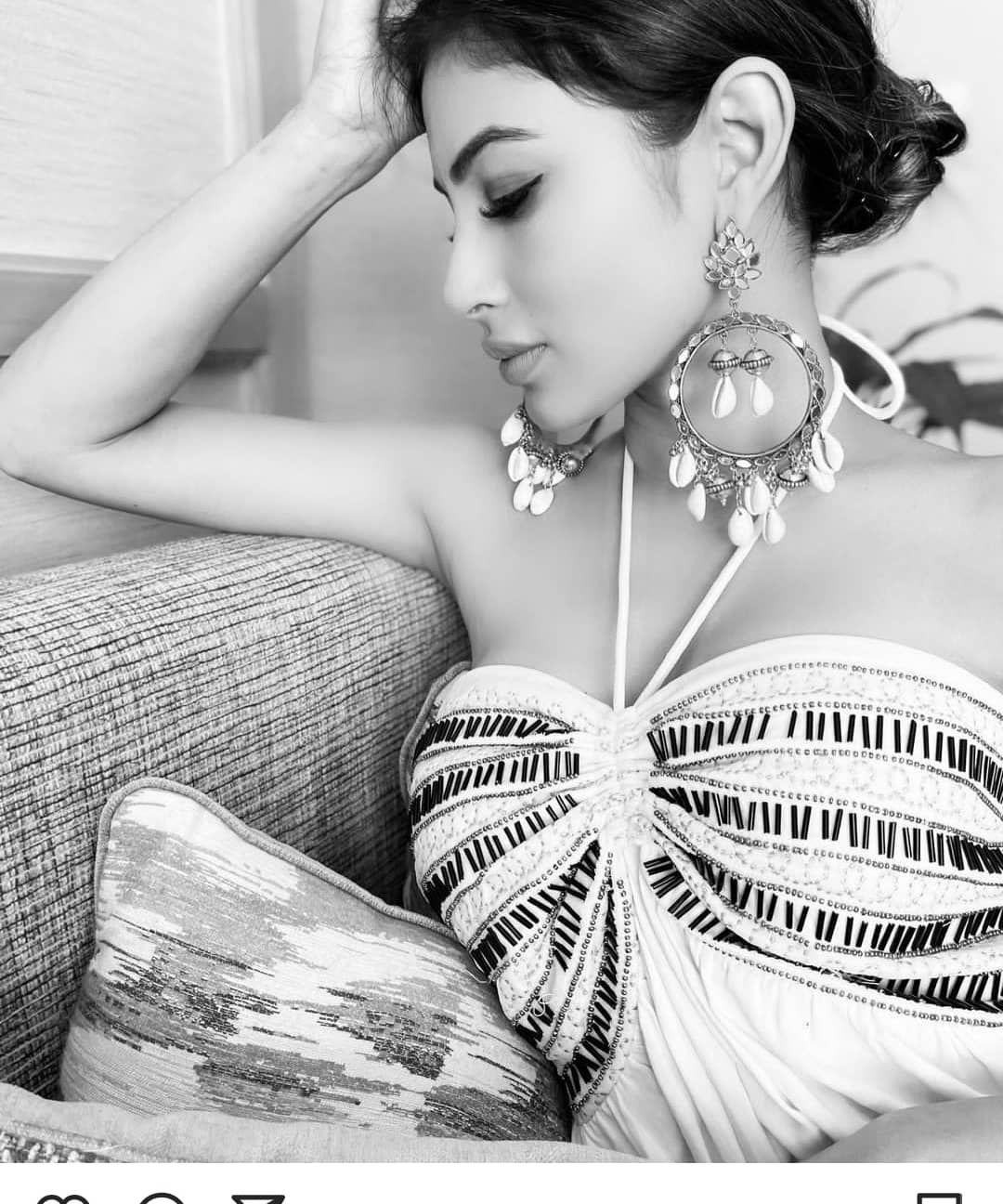  Mouni Roy